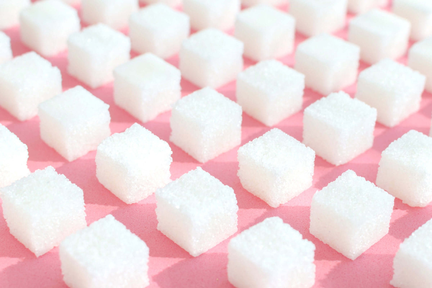 Zuckerwürfel aufgereiht